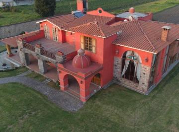 Casa · 2884m² · 3 Recámaras · 6 Estacionamientos · Casa en Venta en Metepec Mexico