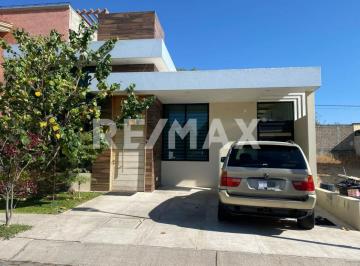 Casa · 133m² · 3 Recámaras · 2 Estacionamientos · Casa en Venta en Casa Fuerte - (4)