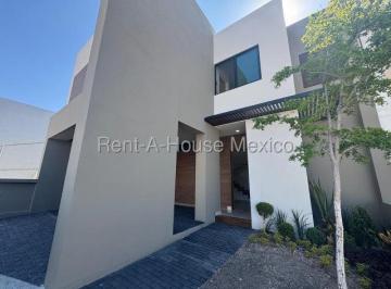 Casa de 3 habitaciones, Querétaro · Cumbres del Lago, Venta - Casa con Cuarto de Servicio, Sala de Tv, 3 Recámaras