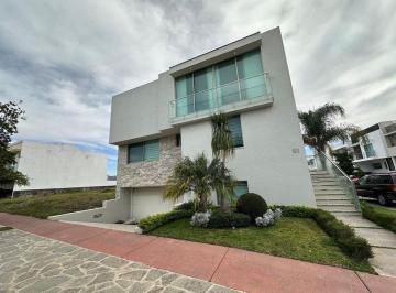 Casa en condominio · 360m² · 3 Recámaras · 3 Estacionamientos · Casa en Venta en Virreyes Residencial, Zapopan