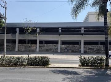 Local comercial · 744m² · 14 Estacionamientos · Ubicado en Av Super Comercial