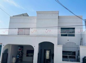 Casa · 290m² · 4 Recámaras · 2 Estacionamientos · Casa en Venta en Los Maestros