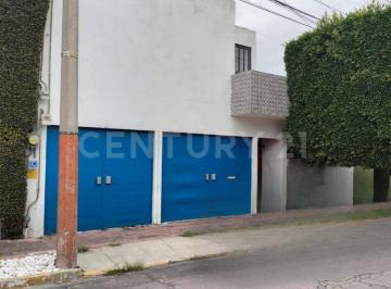 Casa · 404m² · 3 Recámaras · 3 Estacionamientos · Casa en Venta en Privada 39 Oriente, El Mirador, Puebla, Puebla.