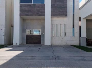 Casa · 3 Recámaras · 2 Estacionamientos · Casa - Fraccionamiento Siena Residencial
