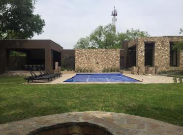 Quinta · 1701m² · 2 Recámaras · Quinta en Renta en Villa de Santiago