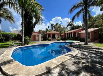Casa de 4 habitaciones, Cozumel · Casa con Jardín Amplio con Alberca Privada en Venta, Centro, Cozumel.