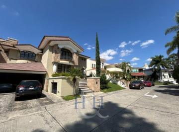 Casa en condominio de 3 habitaciones, Zapopan · Casa en Venta en Fraccionamiento Puerta de Hierro