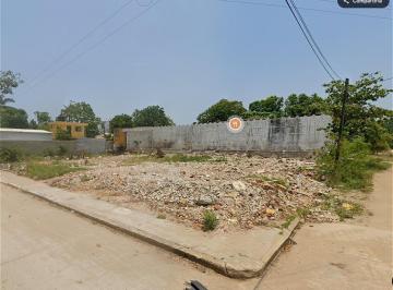 Terreno / Lote · 900m² · Terreno en Tierra y Libertad
