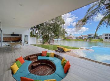 Casa · 1400m² · 5 Recámaras · 6 Estacionamientos · Casa en Venta, Lagos del Sol