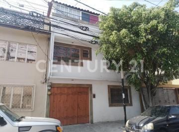 Casa · 411m² · 7 Recámaras · 2 Estacionamientos · Casa en Venta Col. Juan Escutia, Alcaldía Iztapalapa, Cdmx.
