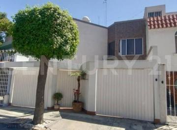 Casa · 250m² · 4 Recámaras · 2 Estacionamientos · Casa en Venta en Las Campanas Coyoacán Cdmx