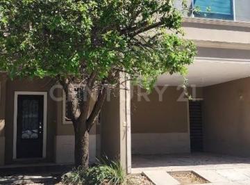 Casa · 242m² · 3 Recámaras · 2 Estacionamientos · Casa en Renta en Col. Privadas de Cumbres en Monterrey