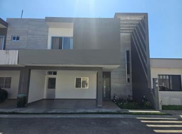 Casa de 3 habitaciones, Córdoba · En Fraccionamiento, Bonita Casa.