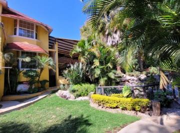 Casa de 12 habitaciones, Cuernavaca · Preciosas Casas en Venta en Lomas de Tetela