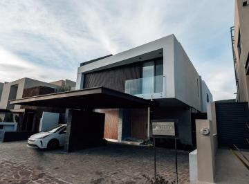 Casa en condominio de 4 habitaciones, Querétaro · Residencia en Venta en Qro Altozano