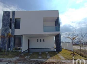 Casa · 250m² · 3 Recámaras · 2 Estacionamientos · Casa en Venta en Punta Tiburón, Veracruz