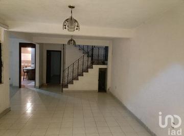 Casa · 336m² · 4 Recámaras · 1 Estacionamiento · Casa en Venta en Jardines de Aragón