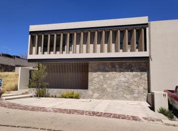 Casa de 4 habitaciones, Querétaro · Casa en Venta en Altozano Priv. Cantera Querétaro