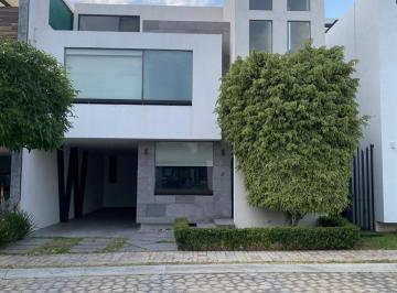 Casa de 4 habitaciones, San Andrés Cholula · Se Renta Casa en Parque Zacatecas, Cascatta. Cuarto en Pb con Baño + 3 Cuartos y Baños en Pa. Roof