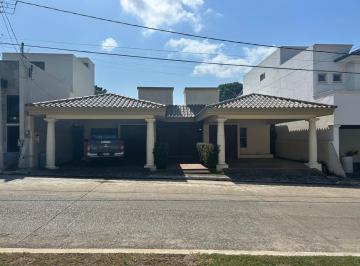 Casa · 400m² · 4 Recámaras · 2 Estacionamientos · Casa en Venta Fracc. Flamboyanes, Tampico Inf.