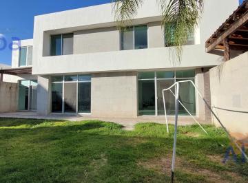 Casa · 335m² · 4 Recámaras · 3 Estacionamientos · Casa en Venta en Rinconada Cuauhtemoc
