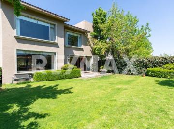 Casa · 466m² · 4 Recámaras · 6 Estacionamientos · Casa en Venta en Lomas de Vista Hermosa - (4)