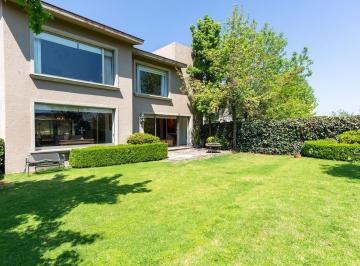 Casa · 466m² · 4 Recámaras · 6 Estacionamientos · Casa en Venta en Lomas de Vista Hermosa - (4)