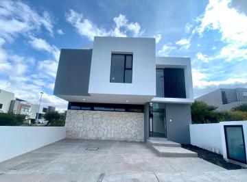 Casa en condominio · 210m² · 4 Recámaras · 3 Estacionamientos · PH - Fraccionamiento Zibatá