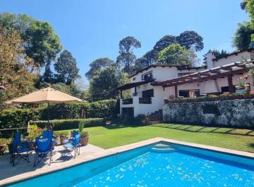 Casa de 4 habitaciones, Valle de Bravo · Casa Funcional y Práctica en Venta, Centro de Avandaro
