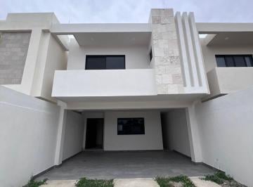 Casa · 224m² · 3 Recámaras · 4 Estacionamientos · Casas con Jardín en Venta Col. Ampliación Unidad Nacional