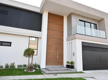 Casa · 350m² · 4 Recámaras · 2 Estacionamientos · Casa - Playas del Conchal