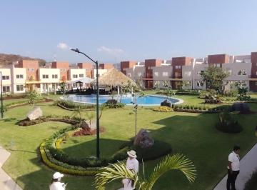 Casa en condominio de 3 habitaciones, Emiliano Zapata · Casa en Condominio con Alberca, Seguridad 24/7, Jardín Propio!