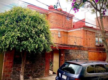 Casa · 385m² · 3 Recámaras · 4 Estacionamientos · Bonita Casa en San Jeronimo