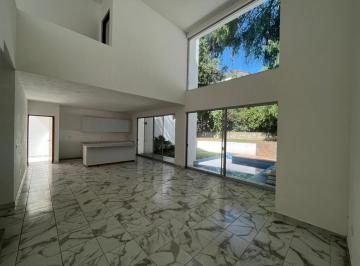 Casa · 214m² · 3 Recámaras · 3 Estacionamientos · Casa - Fraccionamiento Lomas de Cuernavaca