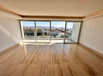Departamento de 3 habitaciones, Querétaro · Venta. El Campanario - Departamento con Cuarto de Servicio y 3 Recámaras