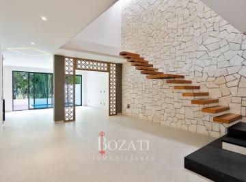 Casa · 3 Recámaras · 2 Estacionamientos · Casa en Venta en Cancún en Vía Cumbres