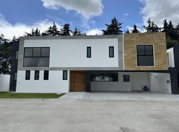 Casa en condominio · 487m² · 4 Recámaras · 6 Estacionamientos · Casa en Venta, Hacienda San Antonio, Metepec