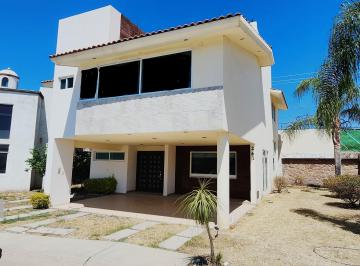 Casa de 3 habitaciones, León · Casa en Renta en La Hacienda Club de Golf