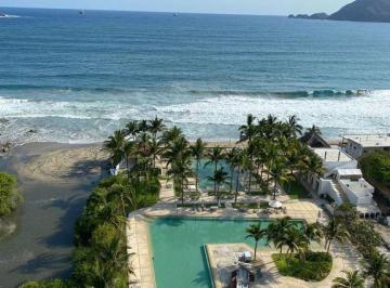 Departamento · 133m² · 3 Recámaras · 2 Estacionamientos · Departamento Amueblado con Acceso a La Playa en Venta.