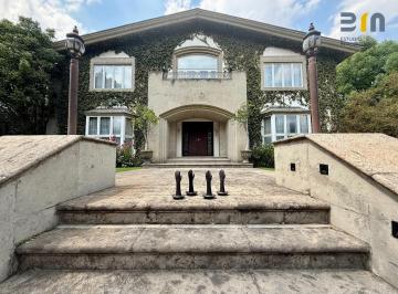 Casa · 1500m² · 5 Recámaras · 9 Estacionamientos · Tlalpan. Casa en Venta en Condominios del Bosque