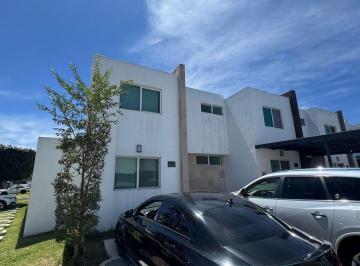 Casa en condominio · 180m² · 3 Recámaras · 2 Estacionamientos · Casa Amueblada en Renta Frente Al Tec de Monterrey | El Real 2 | Zona Real Zapopan