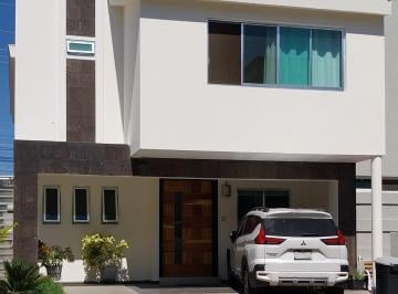 Casa de 3 habitaciones, Tlajomulco de Zúñiga · Casa Venta Fraccionamiento Nueva Galicia Coto Sevilla, Tlajomulco de Zúñiga