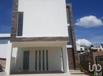 Casa · 205m² · 3 Recámaras · 2 Estacionamientos · Casa en Venta en Lomas de Angelópolis III (Chedraui Selecto Cascadas)