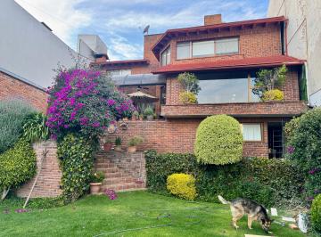 Casa de 3 habitaciones, Cuajimalpa de Morelos · Casa en Calle Tranquila y Arbolada, con Ubicacion. Iluminada