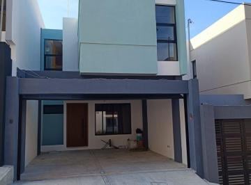 Casa · 152m² · 3 Recámaras · 2 Estacionamientos · Casa en Venta en Fracc. Lomas del Mar, Boca del Rio