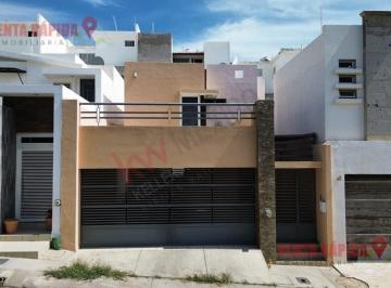 Casa · 165m² · 3 Recámaras · 2 Estacionamientos · Casa en Interlomas