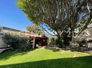 Casa · 620m² · 4 Recámaras · 3 Estacionamientos · Casa en Venta - en Esquina - Belisario Dominguez y La Paz