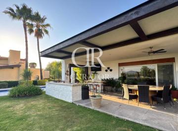 Casa · 1254m² · 4 Recámaras · 8 Estacionamientos · Casa en Venta en El Campanario, Querétaro.