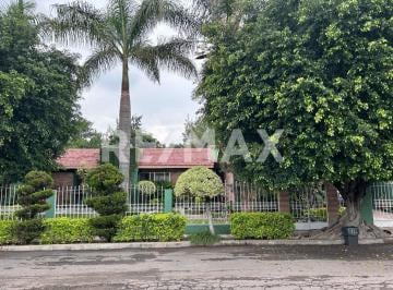 Casa · 347m² · 4 Recámaras · 2 Estacionamientos · Casa en Venta - (4)