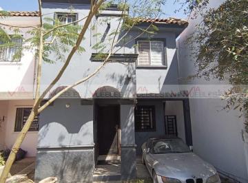 Casa · 125m² · 1 Estacionamiento · Casa en Venta en Residencial Punta Esmeralda